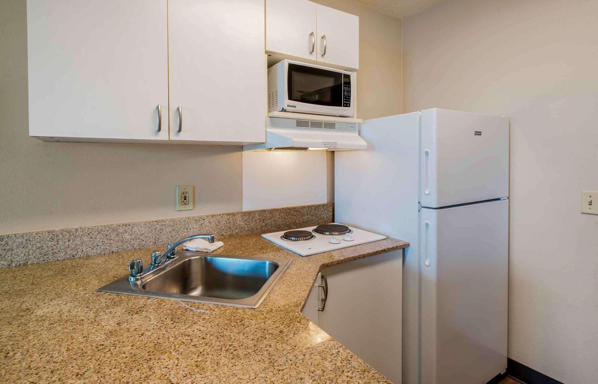 Extended Stay America Suites - Elizabeth - Newark Airport Exterior photo